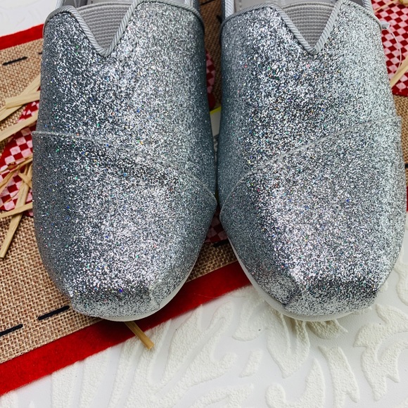 Toms youth size 3 silver iridescent glimmer - Picture 3 of 7